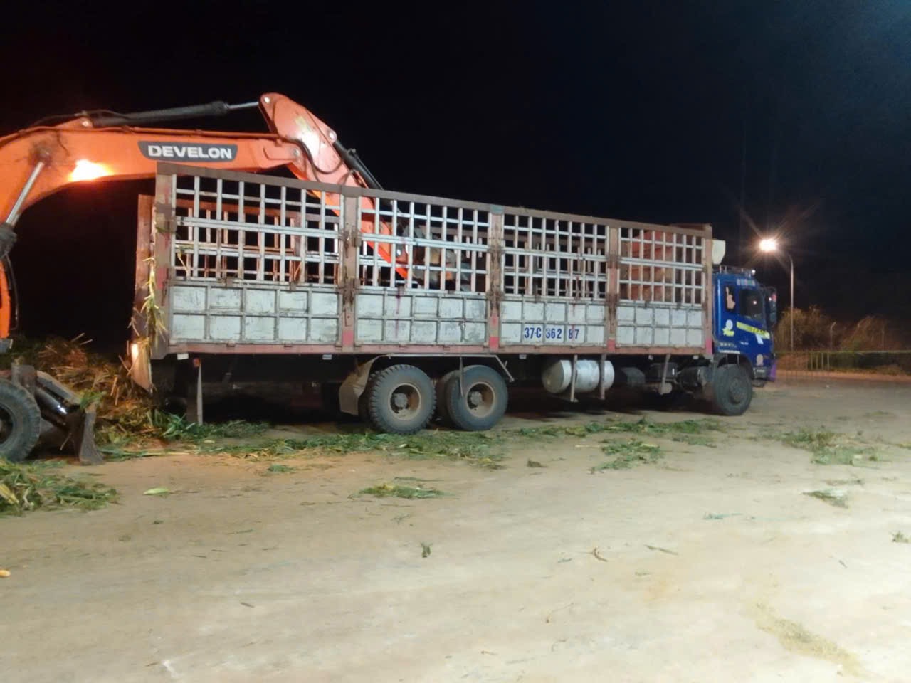 ban xe tai thung tmt sx2015