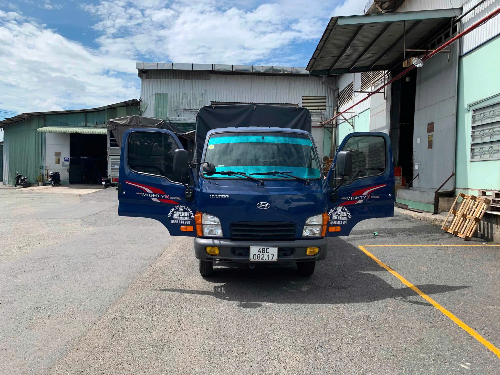 can ban gap huyndai n250 sl doi 2022 thung 4m3,