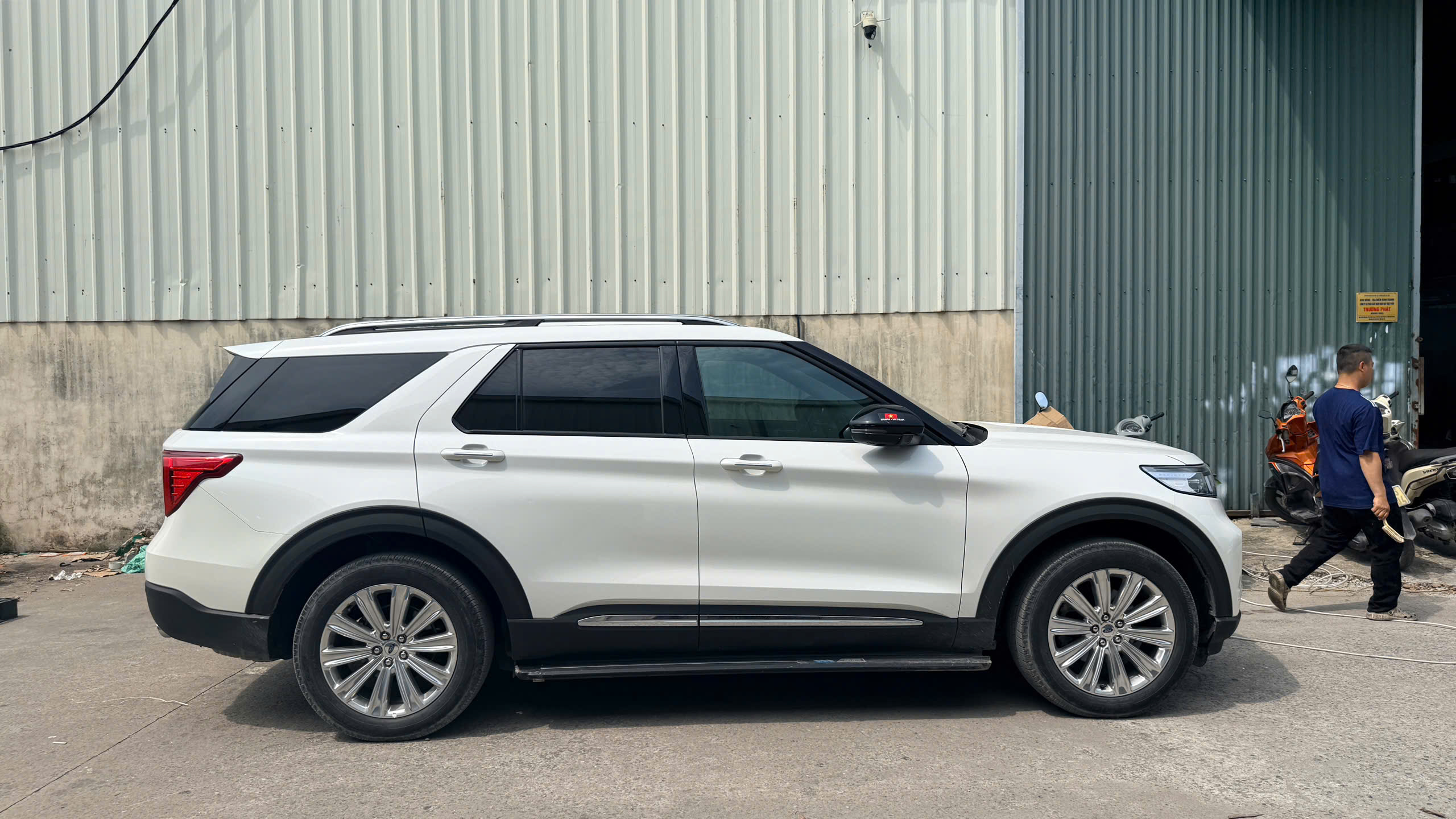 chinh chu ban ford explorer 2022 trang 67000 km