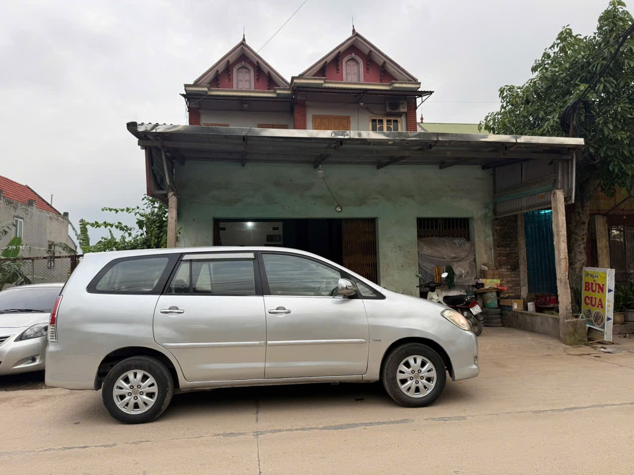 innova v sx cuoi 2010 hang zin dep cang gia 225 tr