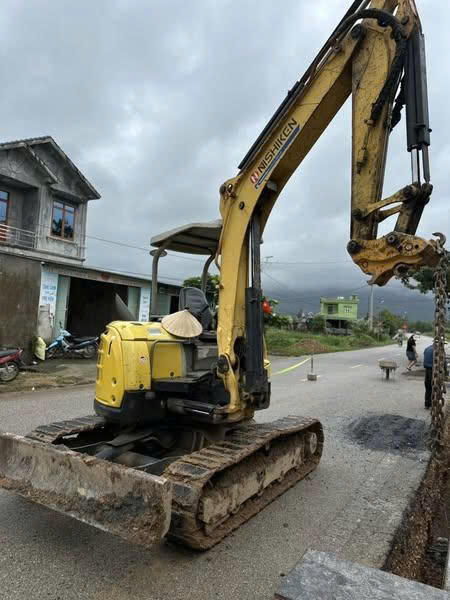 lam het cong trinh e ban may yanmar 40 -5b doi 2012 xich guoc cao xu
