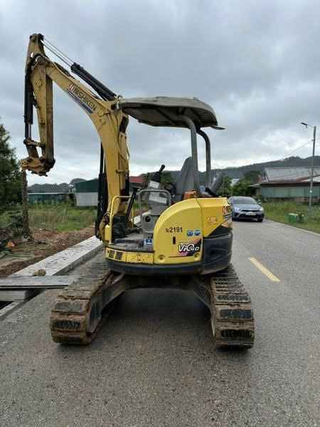 lam het cong trinh e ban may yanmar 40 -5b doi 2012 xich guoc cao xu