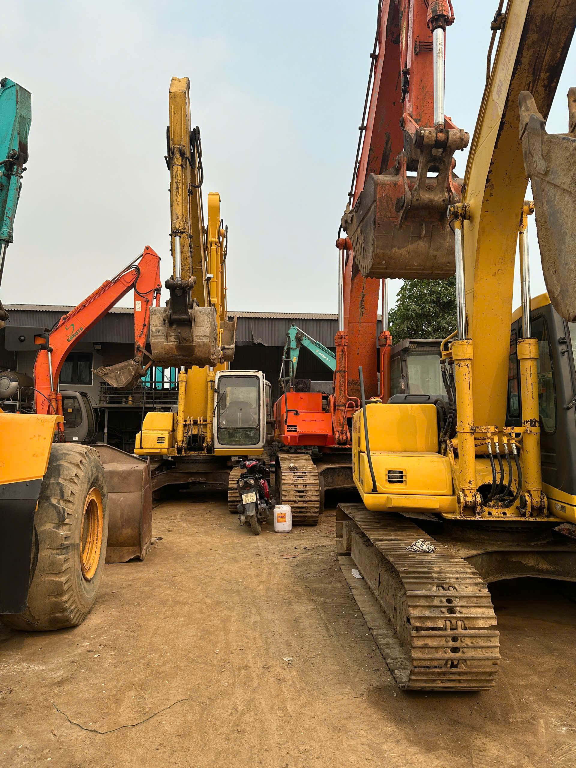 may xuc zx330-1 gia mem , hoat dong tot , cac bac thien chi lh 0988253730